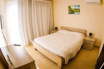 New Day Apartments Paphos Buitenkant foto
