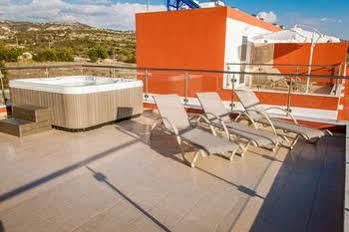 New Day Apartments Paphos Buitenkant foto